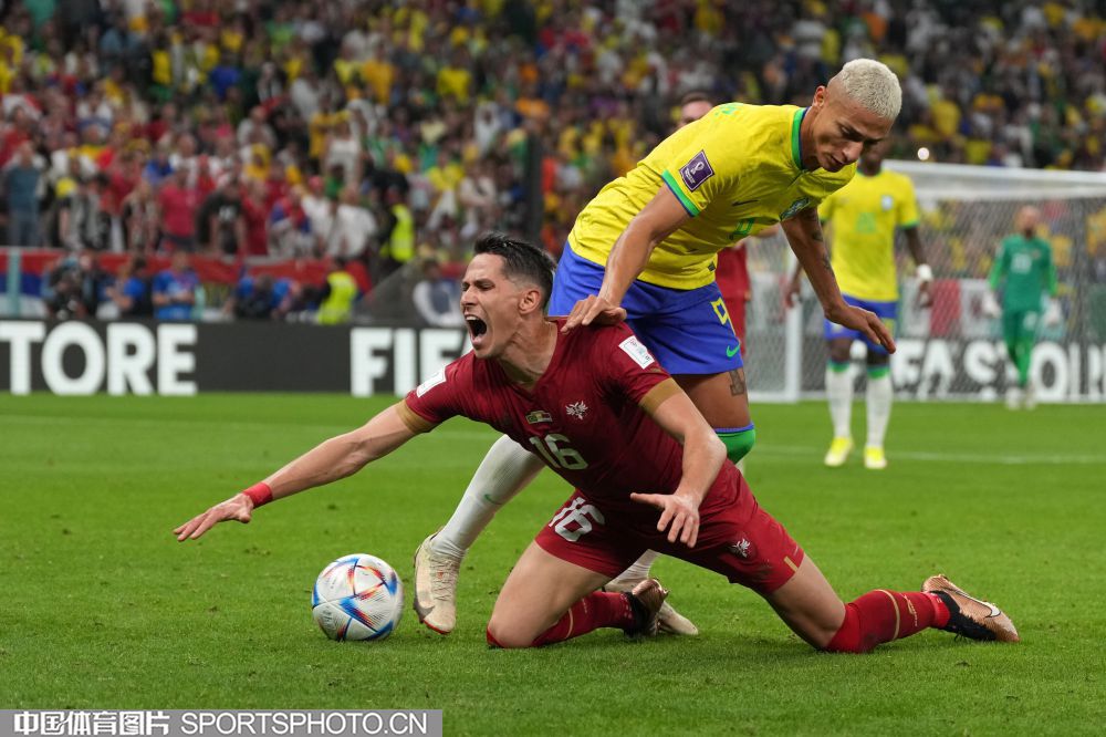 但他對足球 但他對足球